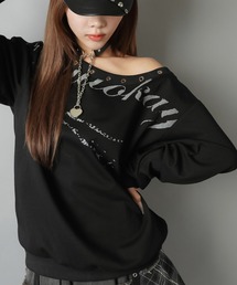 肌見せで差がつく★ハトメアクセントが効いたオフショルスウェット