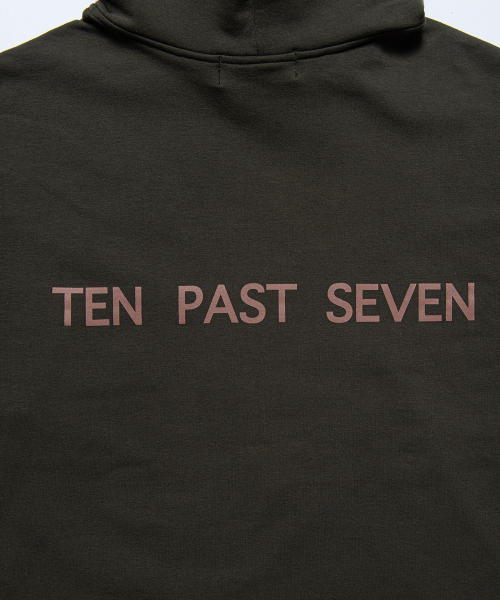 TEN PAST SEVEN(テン ファスト セブン)の「オーバーサイズフードパーカー - カーキ(パーカー・メンズ・その他・SMALL/MEDIUM/LARGE)」の6枚目の写真