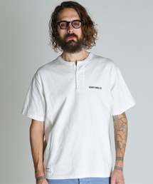 schott（ショット）の「Schott/ショット/TIME TESTED OVER FOUR GENERATIONS EMB. HENLEY T-SHIRT/刺繍 ヘンリーネック Tシャツ（Tシャツ/カットソー）」