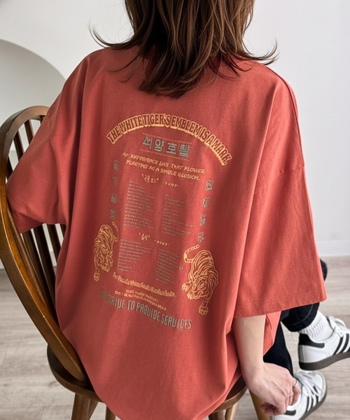 Java(ジャバ)の「《JaVa ジャバコラボ》大人の魅力を引き立てる、綿100%個性派TEE!韓国刺繍レシピオーバーサイズロゴTシャツ(Tシャツ/カットソー・レディース・ネイビー/アイボリー/チャコール/ブラウン/オレンジ・X-LARGE/SMALL/MEDIUM/LARGE)」の5枚目の写真