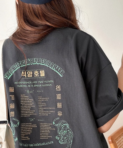 Java(ジャバ)の「《JaVa ジャバコラボ》大人の魅力を引き立てる、綿100%個性派TEE!韓国刺繍レシピオーバーサイズロゴTシャツ(Tシャツ/カットソー・レディース・ネイビー/アイボリー/チャコール/ブラウン/オレンジ・X-LARGE/SMALL/MEDIUM/LARGE)」の2枚目の写真