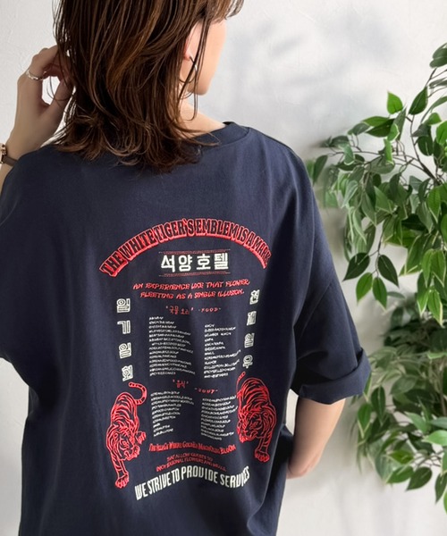 Java(ジャバ)の「《JaVa ジャバコラボ》大人の魅力を引き立てる、綿100%個性派TEE!韓国刺繍レシピオーバーサイズロゴTシャツ(Tシャツ/カットソー・レディース・ネイビー/アイボリー/チャコール/ブラウン/オレンジ・X-LARGE/SMALL/MEDIUM/LARGE)」の20枚目の写真