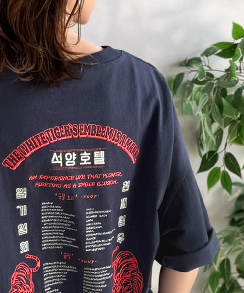 Java(ジャバ)の「《JaVa ジャバコラボ》大人の魅力を引き立てる、綿100%個性派TEE!韓国刺繍レシピオーバーサイズロゴTシャツ(Tシャツ/カットソー・レディース・ネイビー/アイボリー/チャコール/ブラウン/オレンジ・X-LARGE/SMALL/MEDIUM/LARGE)」の22枚目の写真