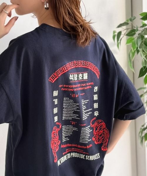 Java(ジャバ)の「《JaVa ジャバコラボ》大人の魅力を引き立てる、綿100%個性派TEE!韓国刺繍レシピオーバーサイズロゴTシャツ(Tシャツ/カットソー・レディース・ネイビー/アイボリー/チャコール/ブラウン/オレンジ・X-LARGE/SMALL/MEDIUM/LARGE)」の7枚目の写真