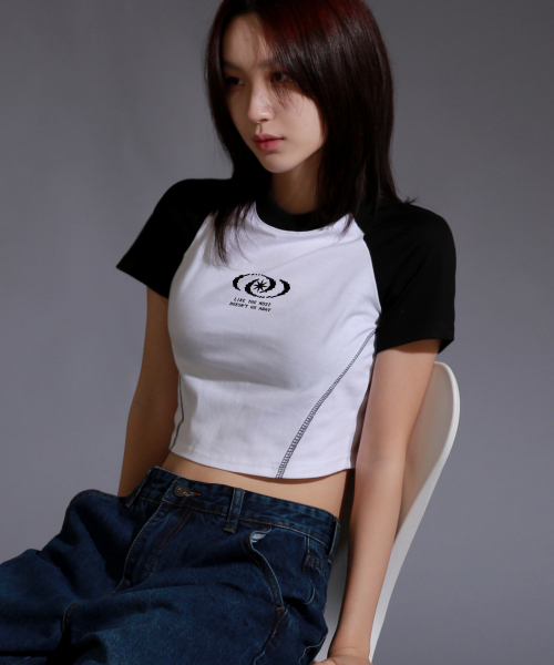 LIKE THE MOST（ライクザモースト）の「シンボルラウンド切り替えステッチクロップTシャツ_ホワイト（Tシャツ/カットソー・レディース・その他・L/M/S）」の3枚目の写真