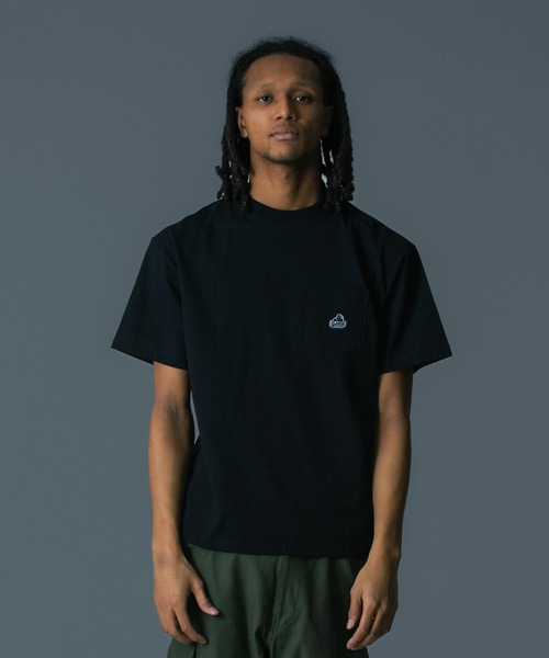 XLARGE(エクストララージ)の「SLANTED OG S/S POCKET TEE(Tシャツ/カットソー・メンズ・ブルー/ピンク/ブラック/ホワイト・XS/S/M/L/XL/XXL)」の13枚目の写真