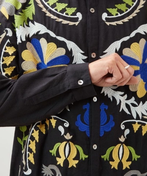 チャイハネ（チャイハネ）の「【チャイハネ】エルジャン刺繍MEN'Sシャツ（シャツ/ブラウス・メンズ・ブラック/ホワイト/ブルー・FREE）」の8枚目の写真