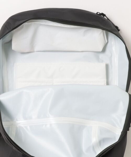 KELTY（ケルティ）の「GO OUT / MonoMax掲載モデル【KELTY】WATER PROOF BACKPACK 28 ウォータープルーフ バックパック 28L（バックパック/リュック・メンズ・ブラック・ONE SIZE）」の20枚目の写真
