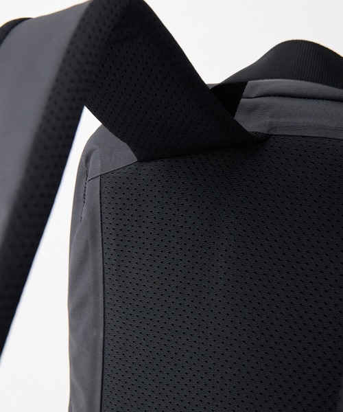 KELTY（ケルティ）の「GO OUT / MonoMax掲載モデル【KELTY】WATER PROOF BACKPACK 28 ウォータープルーフ バックパック 28L（バックパック/リュック・メンズ・ブラック・ONE SIZE）」の11枚目の写真