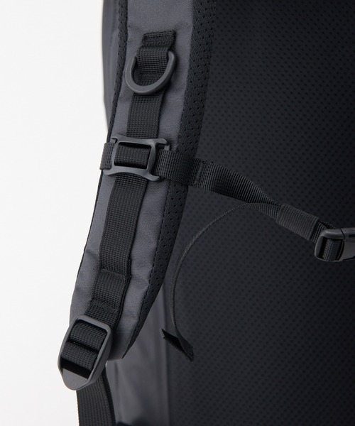 KELTY（ケルティ）の「GO OUT / MonoMax掲載モデル【KELTY】WATER PROOF BACKPACK 28 ウォータープルーフ バックパック 28L（バックパック/リュック・メンズ・ブラック・ONE SIZE）」の12枚目の写真