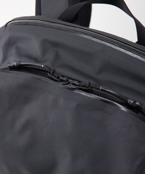 KELTY（ケルティ）の「GO OUT / MonoMax掲載モデル【KELTY】WATER PROOF BACKPACK 28 ウォータープルーフ バックパック 28L（バックパック/リュック・メンズ・ブラック・ONE SIZE）」の14枚目の写真