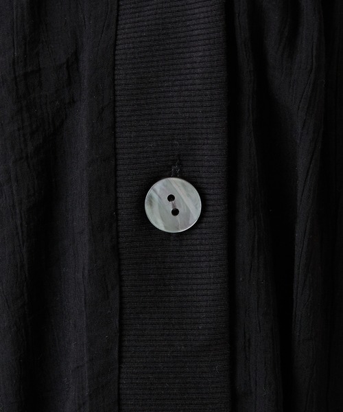 COLLAGE GALLARDAGALANTE（コラージュガリャルダガランテ）の「ギャザー切替シャツカーディガン/WEB限定カラー展開（シャツ/ブラウス・レディース・チャコールグレー/オフホワイト/ブラック/アイボリー/ブルー/グリーン・FREE）」の18枚目の写真