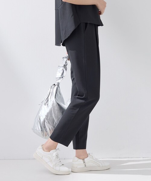 INDIVI(インディヴィ)の「【SETUP可能】エアリーテーパードパンツ(その他パンツ・レディース・ブラウン系/ブラック・40/38/36/13/05/15 )」の4枚目の写真