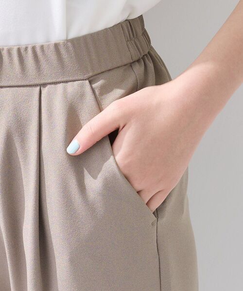 INDIVI(インディヴィ)の「【SETUP可能】エアリーテーパードパンツ(その他パンツ・レディース・ブラウン系/ブラック・40/38/36/13/05/15 )」の17枚目の写真