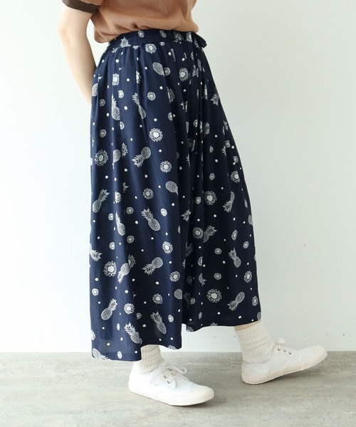 PAR ICI（パーリッシィ）の「パイナップルひまわりプリント ギャザースカート(セットアップ対応)（スカート・レディース・ネイビー・FREE）」の5枚目の写真