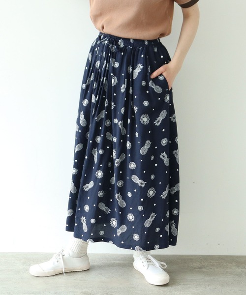 PAR ICI（パーリッシィ）の「パイナップルひまわりプリント ギャザースカート(セットアップ対応)（スカート・レディース・ネイビー・FREE）」の6枚目の写真