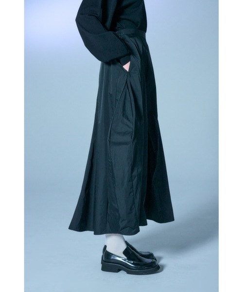 ENFOLD（エンフォルド）の「THREE-DIMENSIONS SKIRT（スカート・レディース・ブラック/ライム・38/36）」の4枚目の写真