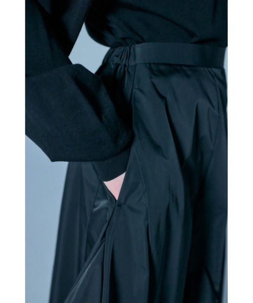 ENFOLD（エンフォルド）の「THREE-DIMENSIONS SKIRT（スカート・レディース・ブラック/ライム・38/36）」の3枚目の写真