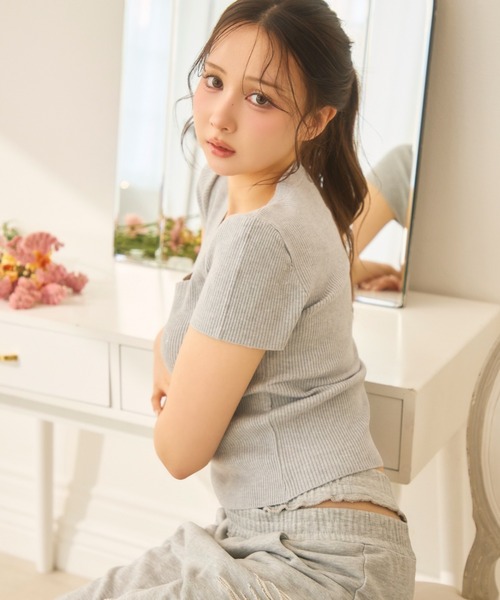TITTY&CO.（ティティーアンドコー）の「リボンラインストーンラメニットトップス（ニット/セーター・レディース・グレー/アイボリー・FREE）」の3枚目の写真