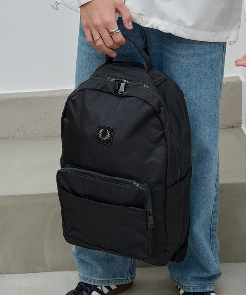 FRED PERRY（フレッドペリー）の「【FRED PERRY】CRINKLE NYLON BACKPACK L3339/クリンクルナイロン バックパック（バックパック/リュック・メンズ・カーキ/ブラック・FREE）」の6枚目の写真