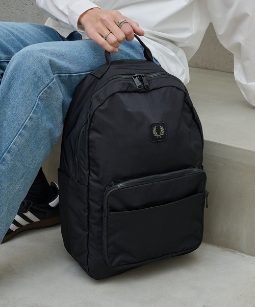 FRED PERRY（フレッドペリー）の「【FRED PERRY】CRINKLE NYLON BACKPACK L3339/クリンクルナイロン バックパック（バックパック/リュック・メンズ・カーキ/ブラック・FREE）」の7枚目の写真
