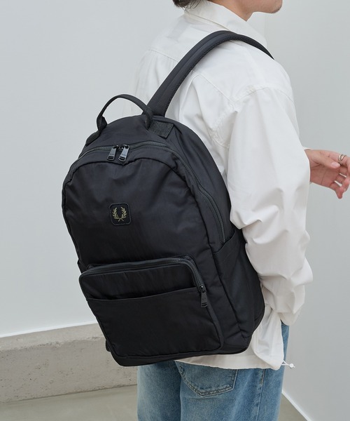 FRED PERRY（フレッドペリー）の「【FRED PERRY】CRINKLE NYLON BACKPACK L3339/クリンクルナイロン バックパック（バックパック/リュック・メンズ・カーキ/ブラック・FREE）」の3枚目の写真