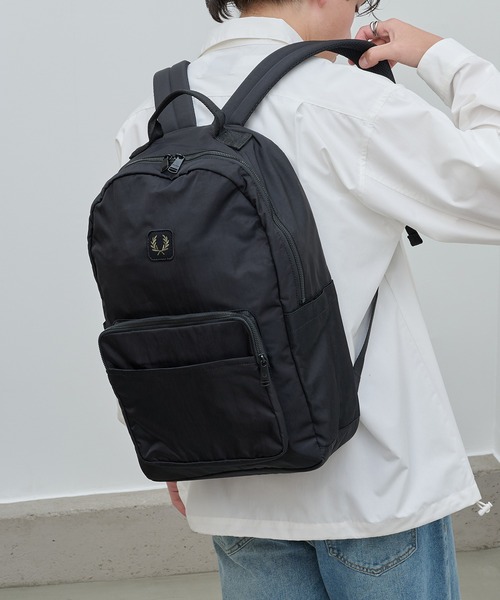 FRED PERRY（フレッドペリー）の「【FRED PERRY】CRINKLE NYLON BACKPACK L3339/クリンクルナイロン バックパック（バックパック/リュック・メンズ・カーキ/ブラック・FREE）」の5枚目の写真