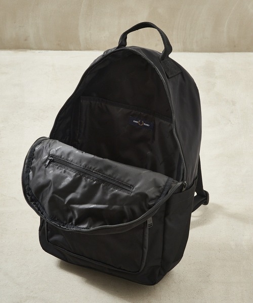 FRED PERRY（フレッドペリー）の「【FRED PERRY】CRINKLE NYLON BACKPACK L3339/クリンクルナイロン バックパック（バックパック/リュック・メンズ・カーキ/ブラック・FREE）」の22枚目の写真