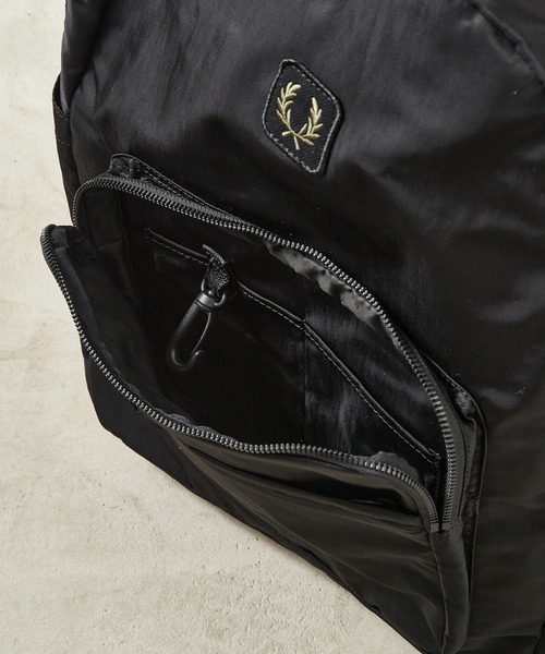 FRED PERRY（フレッドペリー）の「【FRED PERRY】CRINKLE NYLON BACKPACK L3339/クリンクルナイロン バックパック（バックパック/リュック・メンズ・カーキ/ブラック・FREE）」の21枚目の写真