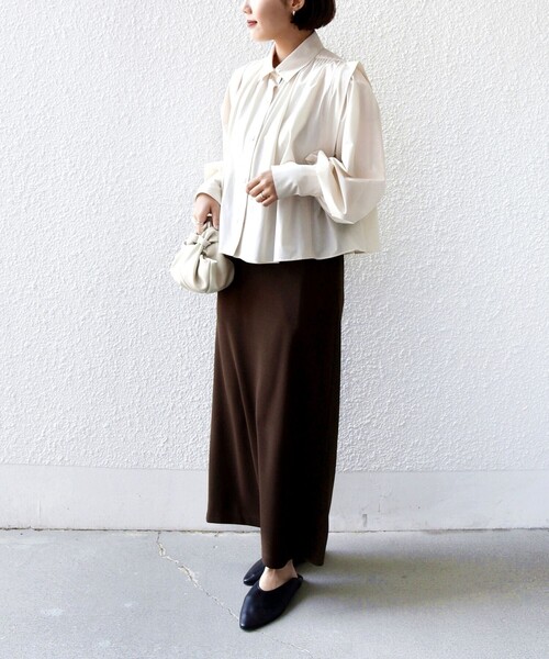 SHIPS（シップス）の「堀田茜×SHIPS:〈接触冷感/撥水/洗濯機可能〉TEXBRID(R) ギャザー ブラウス（シャツ/ブラウス・レディース・ブラック/ベージュ系/オフホワイト・ONE SIZE）」の13枚目の写真