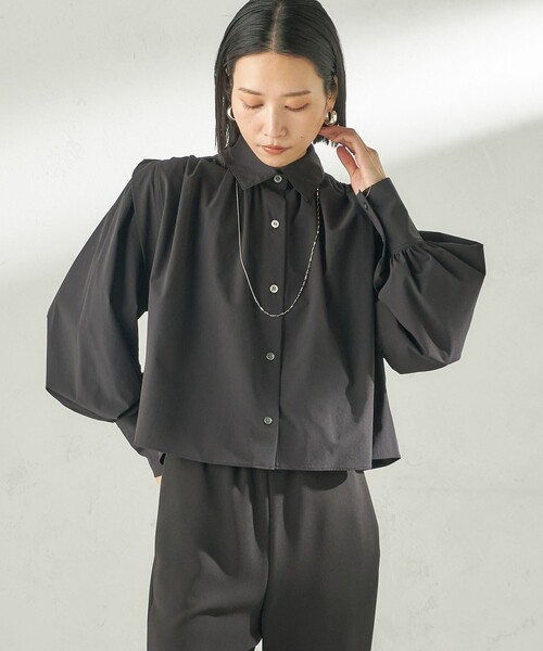 SHIPS（シップス）の「堀田茜×SHIPS:〈接触冷感/撥水/洗濯機可能〉TEXBRID(R) ギャザー ブラウス（シャツ/ブラウス・レディース・ブラック/ベージュ系/オフホワイト・ONE SIZE）」の20枚目の写真
