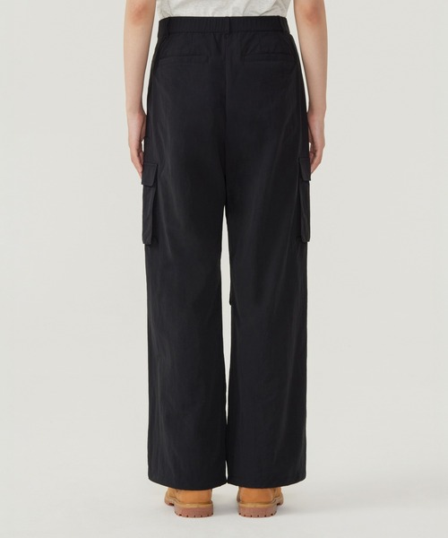 COVERNAT(カバーナット)の「WOMAN PARACHUTE CARGO PANTS(カーゴパンツ・レディース・ベージュ/ブラック/アイボリー・MEDIUM/SMALL)」の12枚目の写真