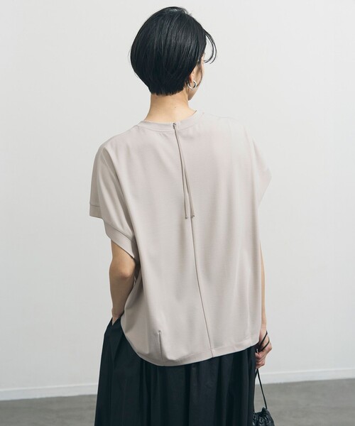UNFILO（アンフィーロ）の「【一部店舗限定カラー】BEAUTY FORM-T コクーンTシャツ（Tシャツ/カットソー・レディース・ベージュ系/ブラック系1/ブラック系/グレー系/ネイビー系/ホワイト系/レッド系・X-LARGE）」の9枚目の写真