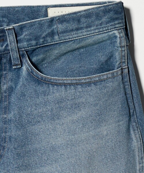 UNITED ARROWS(ユナイテッドアローズ)の「<KURO>SPLIT PANEL JEANS/スリット パネル デニムパンツ(その他パンツ・メンズ・ライトブルー・30inch/32inch)」の4枚目の写真