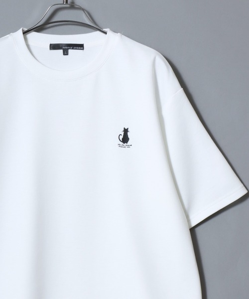 ANPAS(アンパス)の「Cat & Ghost Embroidered Short-Sleeve T-Shirt / ねこ&おばけ刺繍ワンポイント 接触冷感 速乾 半袖Tシャツ メンズ レディース 猫 ネコ(Tシャツ/カットソー・メンズ・ブラック系1/ブラック系3/ホワイト系4/ホワイト系1/ホワイト系2/ブラック系2/ホワイト系3/ブラック系4・M/L)」の3枚目の写真