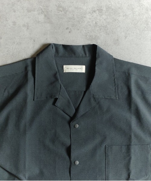 many men many mind(メニーメンメニーマインド)の「MANYMENMANYMINDS / AIRLEAKFABRIC/半袖オープンカラーシャツ(シャツ/ブラウス・メンズ・チャコール/ブラック・LARGE/X-LARGE/MEDIUM)」の16枚目の写真