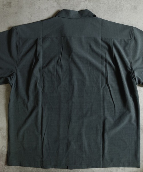 many men many mind(メニーメンメニーマインド)の「MANYMENMANYMINDS / AIRLEAKFABRIC/半袖オープンカラーシャツ(シャツ/ブラウス・メンズ・チャコール/ブラック・LARGE/X-LARGE/MEDIUM)」の3枚目の写真