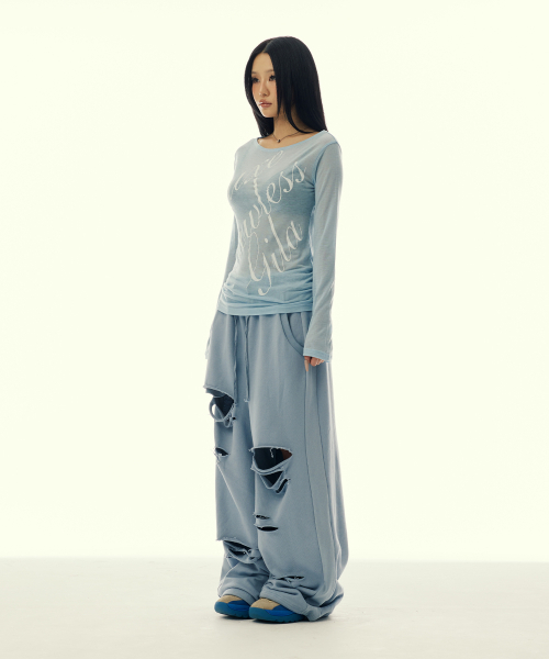 GILAARCHIVE（ギラアーカイブ）の「SCRIPT LETTERING SHEER LONG SLEEVE_SKY BLUE（Tシャツ/カットソー・レディース・その他・FREE）」の2枚目の写真