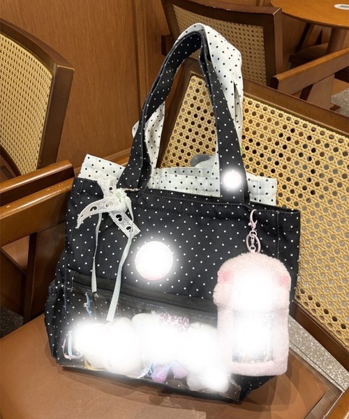 LAC-VERT(ラック・ヴェール)の「【推し活・痛バッグ】クリアポケット付きドット柄トートバッグ(トートバッグ・レディース・ブラック/ホワイト・FREE)」の2枚目の写真