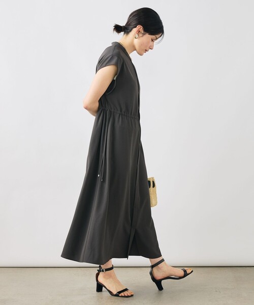 NOLLEY’S（ノーリーズ）の「【WEB限定】ウォッシャブルジョーゼットワンピース（ワンピース・レディース・チャコールグレー/ブラック・38）」の4枚目の写真
