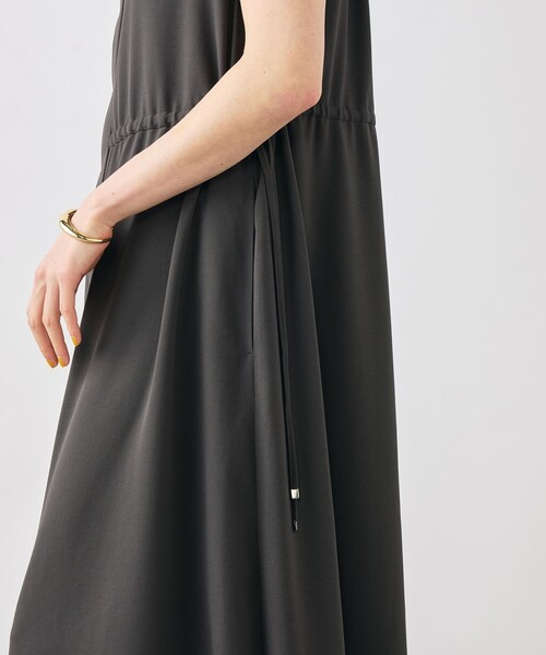NOLLEY’S（ノーリーズ）の「【WEB限定】ウォッシャブルジョーゼットワンピース（ワンピース・レディース・チャコールグレー/ブラック・38）」の6枚目の写真