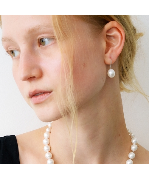 LOVE ME MONSTER(ラブミーモンスター)の「Natural Gem Hook Earrings_2COL (L261MER040)(ピアス(両耳用)・レディース・ブラック/ホワイト・FREE)」の2枚目の写真