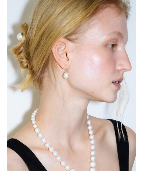LOVE ME MONSTER(ラブミーモンスター)の「Natural Gem Hook Earrings_2COL (L261MER040)(ピアス(両耳用)・レディース・ブラック/ホワイト・FREE)」の3枚目の写真