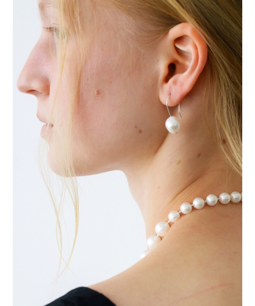LOVE ME MONSTER(ラブミーモンスター)の「Natural Gem Hook Earrings_2COL (L261MER040)(ピアス(両耳用)・レディース・ブラック/ホワイト・FREE)」の4枚目の写真
