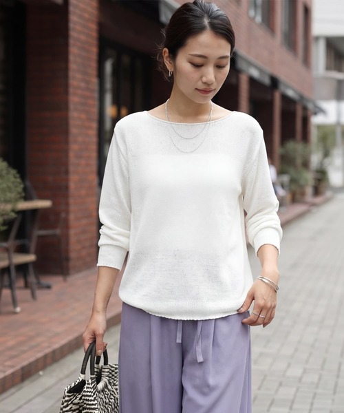 STYLE DELI(スタイルデリ)の「カラッとした綿シアーボートネックニット(Tシャツ/カットソー・レディース・ホワイト/チャコールグレー・FREE)」の2枚目の写真