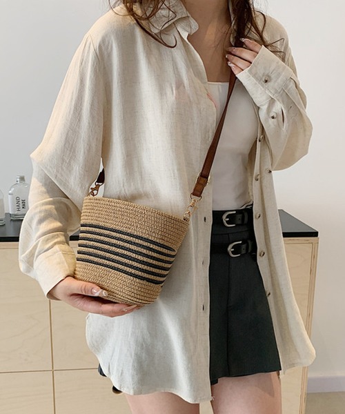 DAY CLOSET(デイ クローゼット)の「【マチ有/ベルト取り外し可】草編み バスケット ミニ ショルダー バッグ レディース(ショルダーバッグ・レディース・ブラック系その他/ベージュ系その他/キャメル・ONE SIZE)」の7枚目の写真