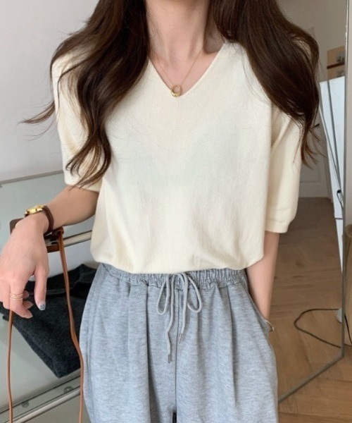 HAILY(ヘイリー)の「5分袖Vネックシンプルニット(ニット/セーター・レディース・ベージュ/パープル/ホワイト/レッド/ブラック/アイボリー・FREE)」の13枚目の写真