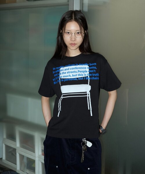 WHO'S WHO gallery（フーズフーギャラリー）の「【OFFICE SERVICES】 OFFICE CHAIR TEE（Tシャツ/カットソー・レディース・ホワイト/ブラック・LARGE/MEDIUM）」の14枚目の写真