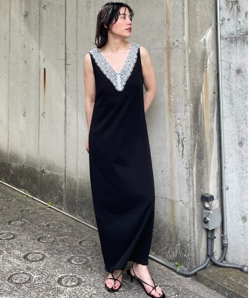 Henon.(ヘノン)の「レースVネックカットワンピース(ワンピース・レディース・ブラック/チャコールグレー/イエロー・F)」の1枚目の写真