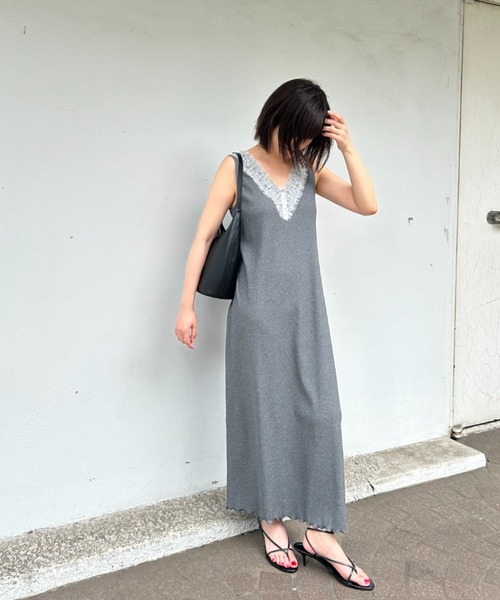 Henon.(ヘノン)の「レースVネックカットワンピース(ワンピース・レディース・ブラック/チャコールグレー/イエロー・F)」の20枚目の写真